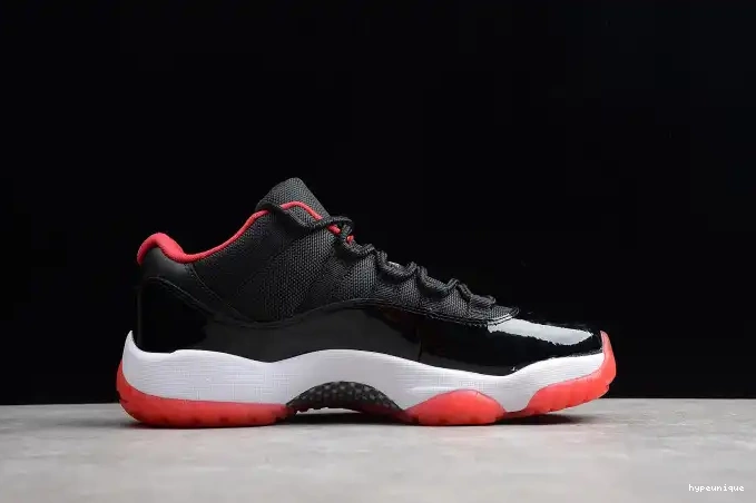 HYPE Low Jordan 11 Black Retro 